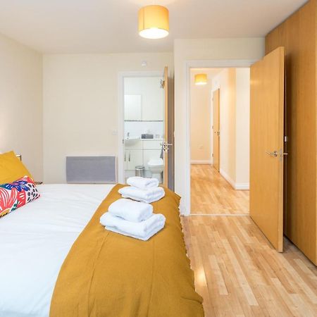 Central Watford Stylish 2 Bedroom Serviced Apartment With Free Parking Extérieur photo