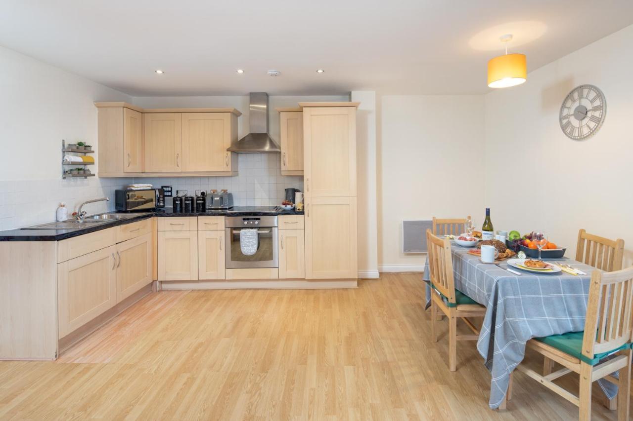 Central Watford Stylish 2 Bedroom Serviced Apartment With Free Parking Extérieur photo